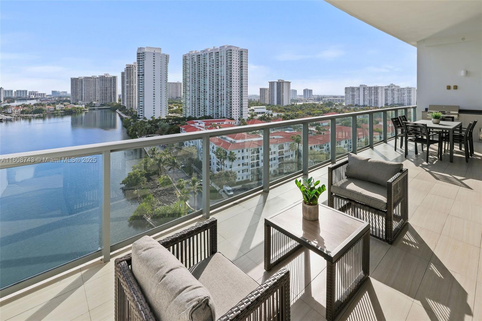 3300 NE 188th St Unit: UPH12 + Rooftop