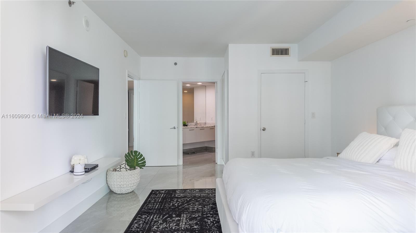 500 Brickell Ave # 2110