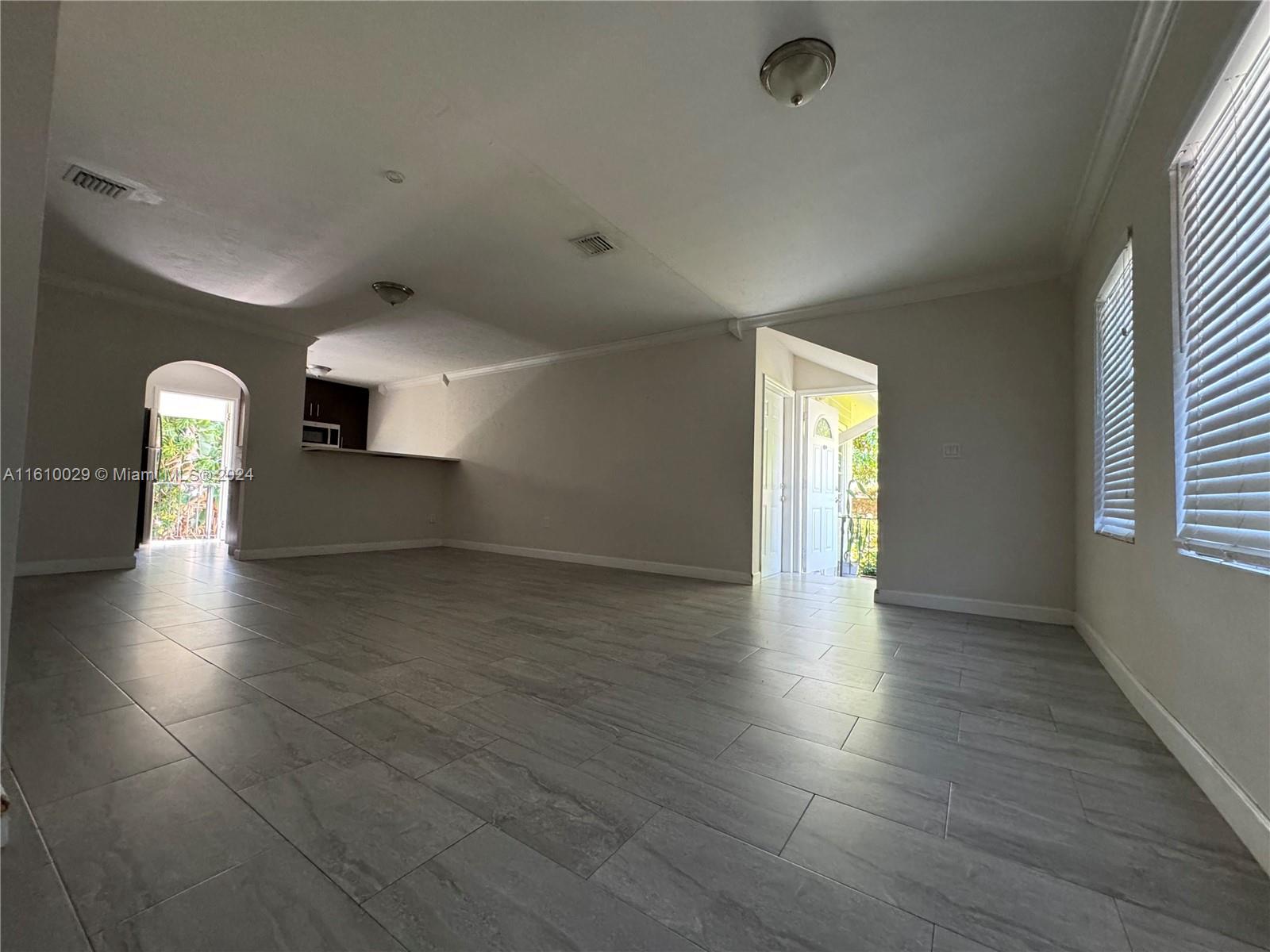 934 SW 8th Ct