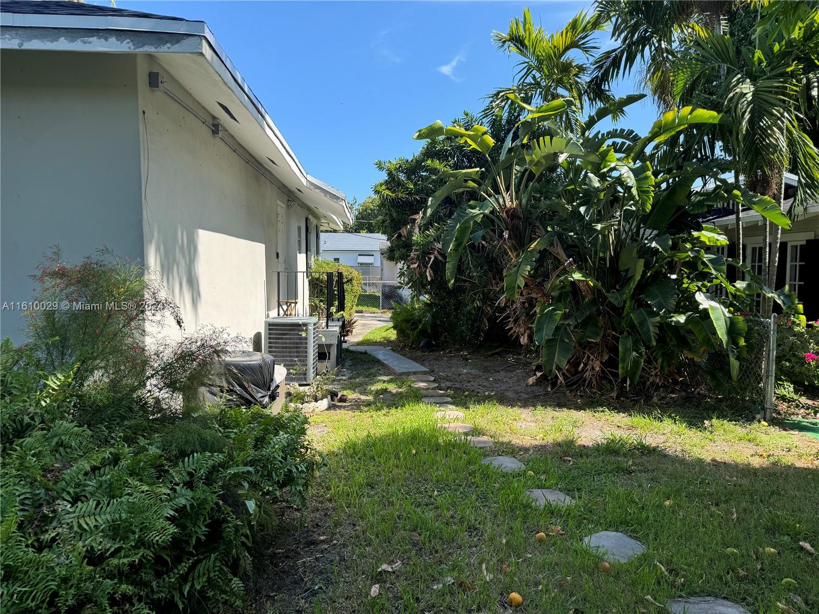 934 SW 8th Ct
