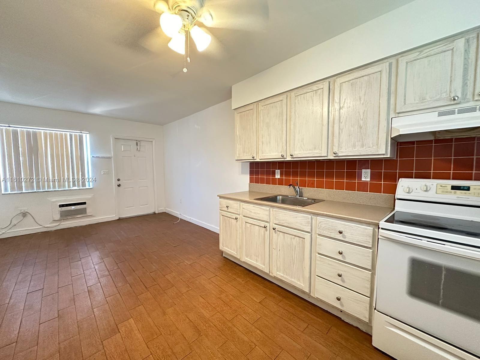 1942 Thomas St # 3 Unit: 1-3