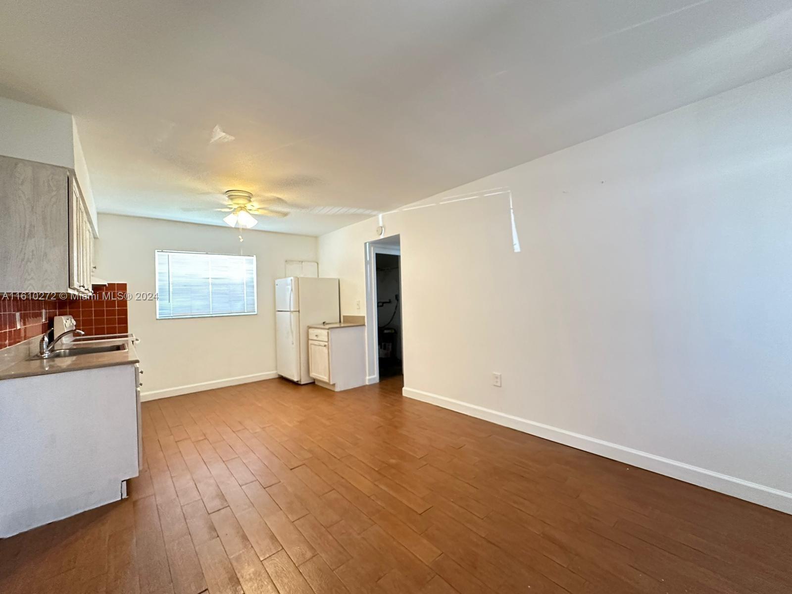 1942 Thomas St # 3 Unit: 1-3