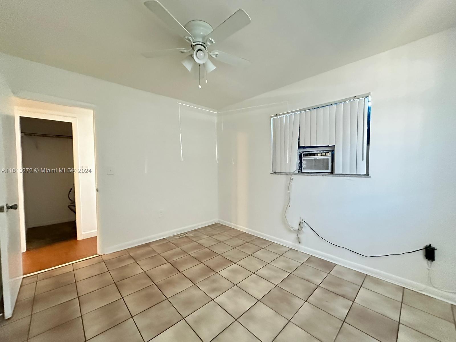 1942 Thomas St # 3 Unit: 1-3