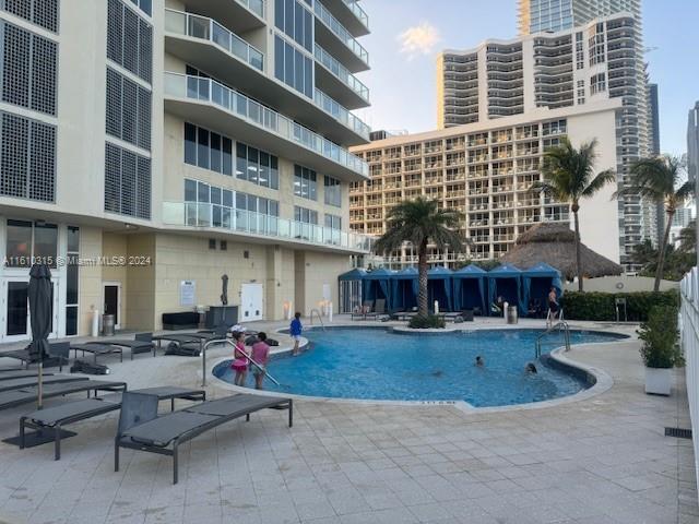 16699 Collins Ave # 2509