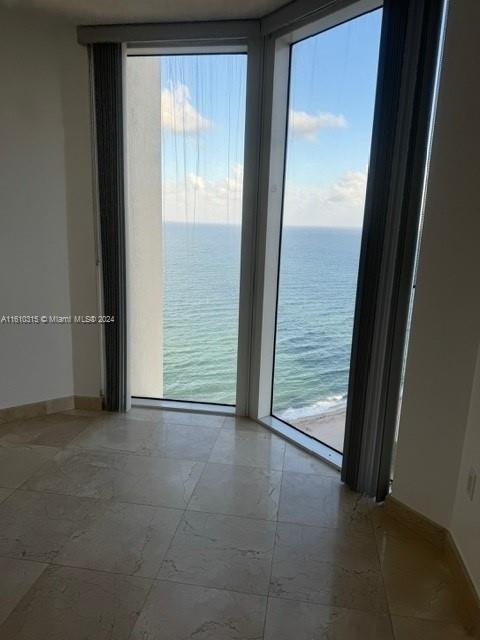 16699 Collins Ave # 2509