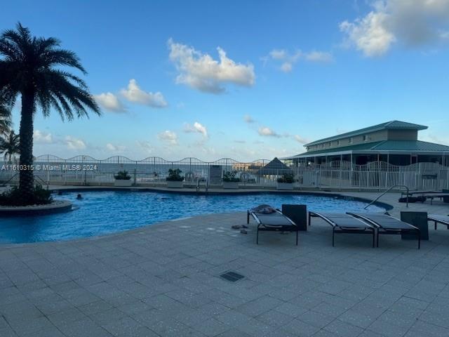 16699 Collins Ave # 2509
