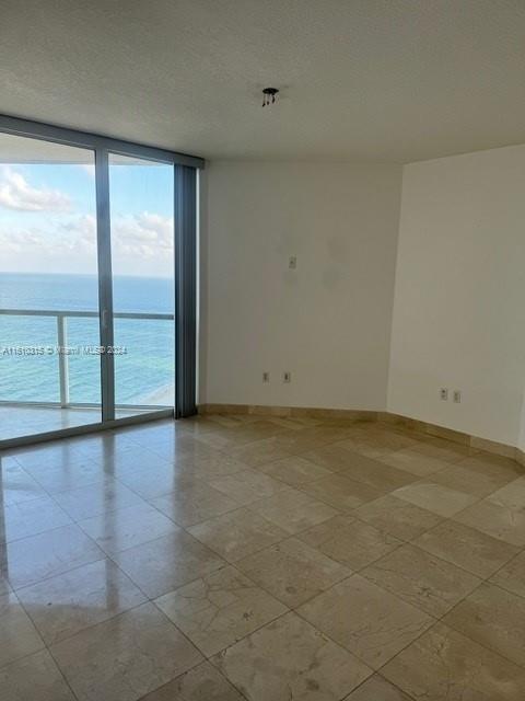 16699 Collins Ave # 2509
