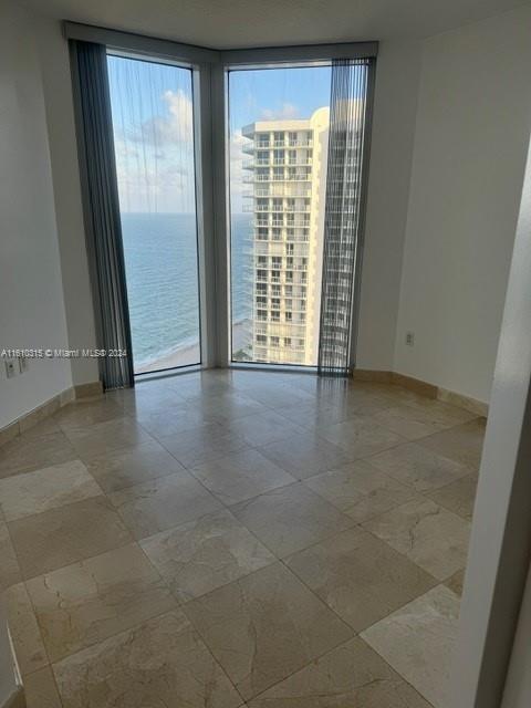 16699 Collins Ave # 2509