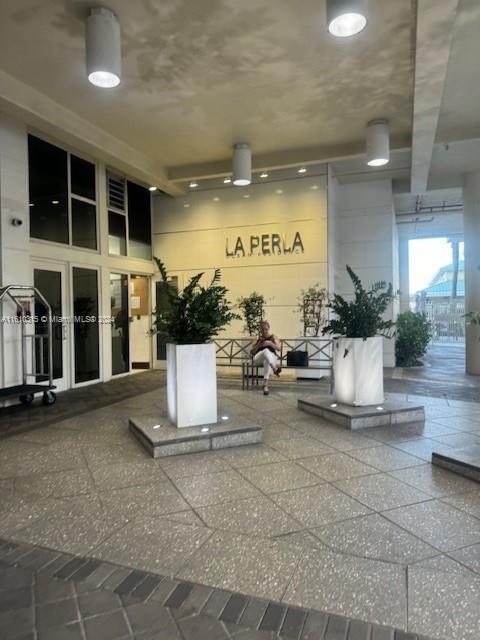 16699 Collins Ave # 2509