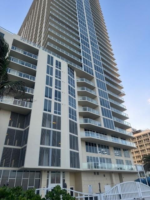 16699 Collins Ave # 2509