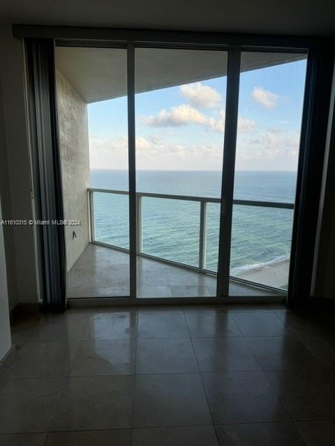 16699 Collins Ave # 2509