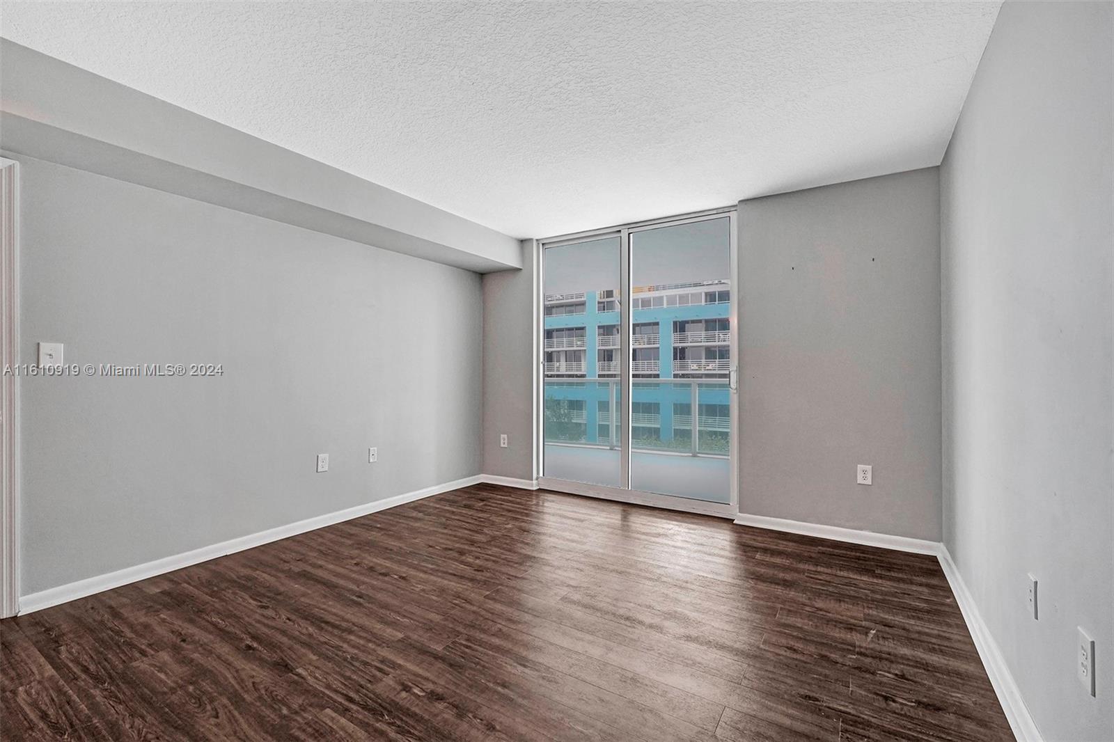 2101 Brickell Ave # 403