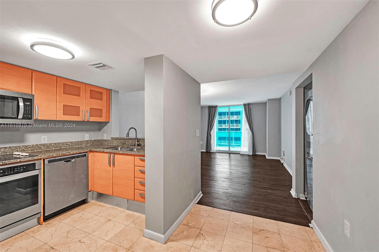 2101 Brickell Ave # 403