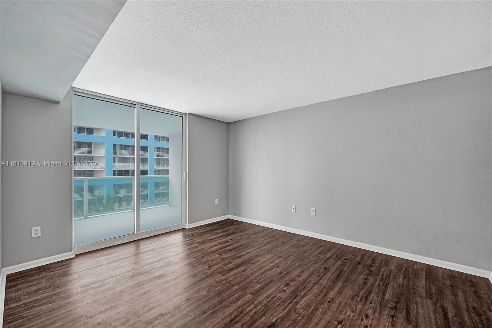 2101 Brickell Ave # 403