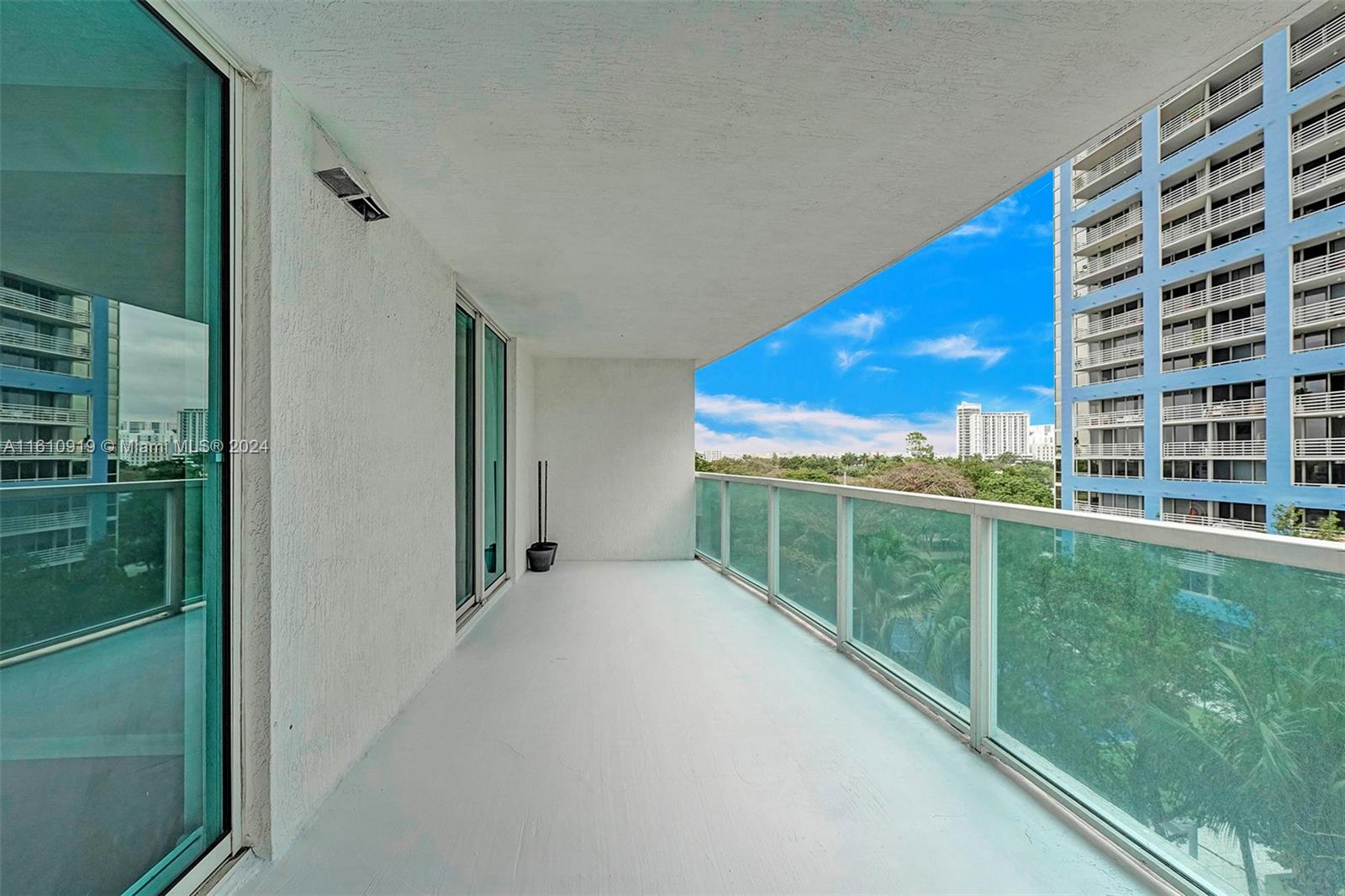 2101 Brickell Ave # 403