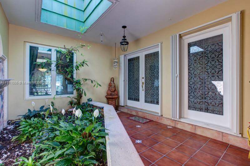 1320 S Alhambra Cir