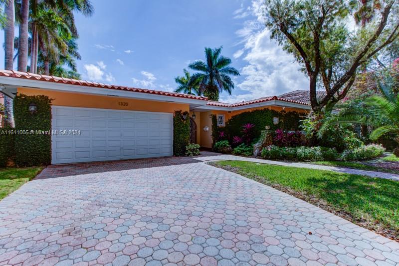 1320 S Alhambra Cir