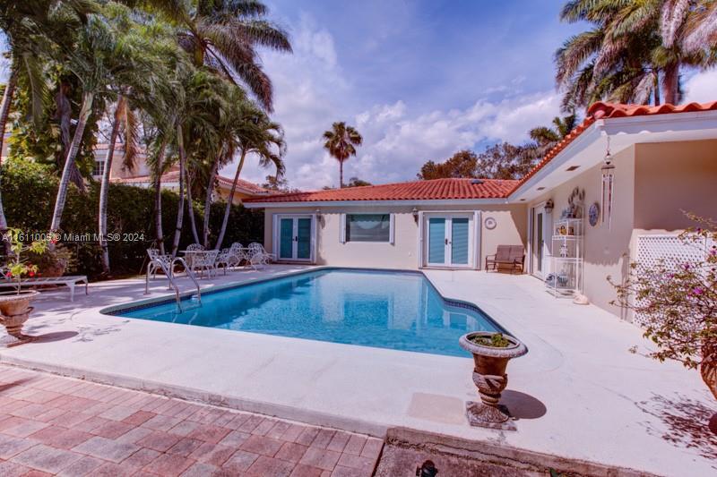 1320 S Alhambra Cir