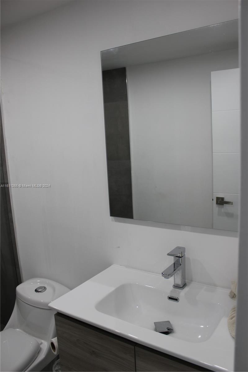 905 Brickell Bay Dr # 1927