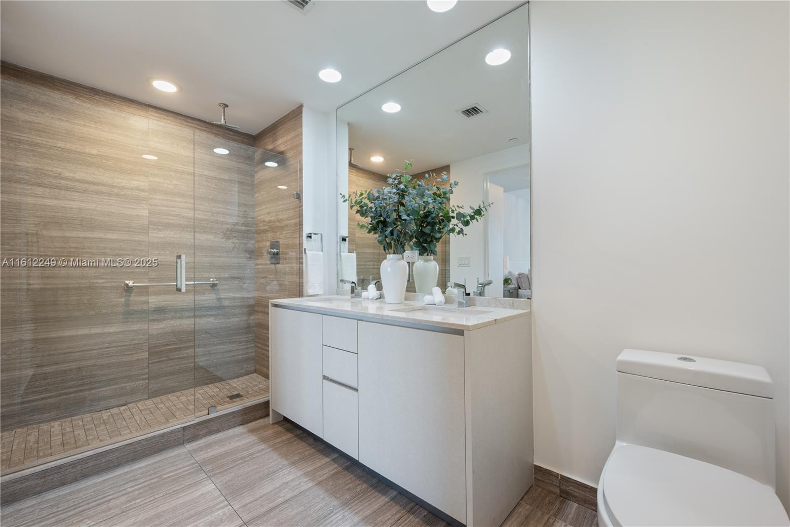 1010 Brickell Ave # 2201