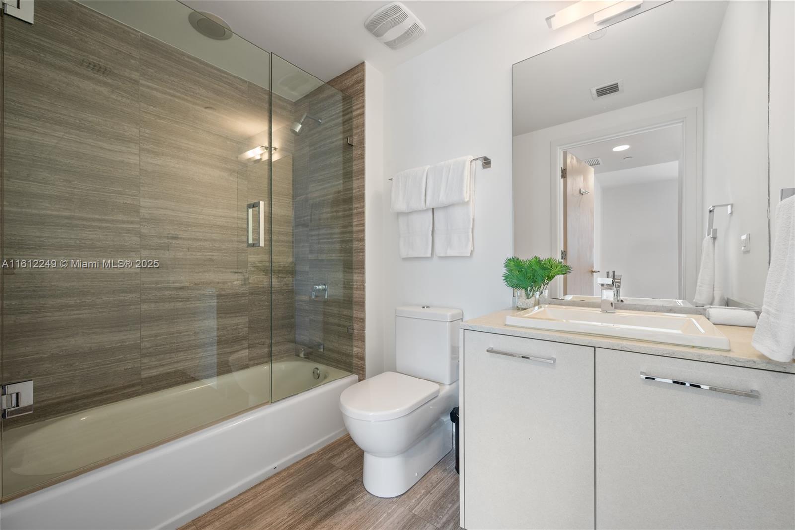 1010 Brickell Ave # 2201