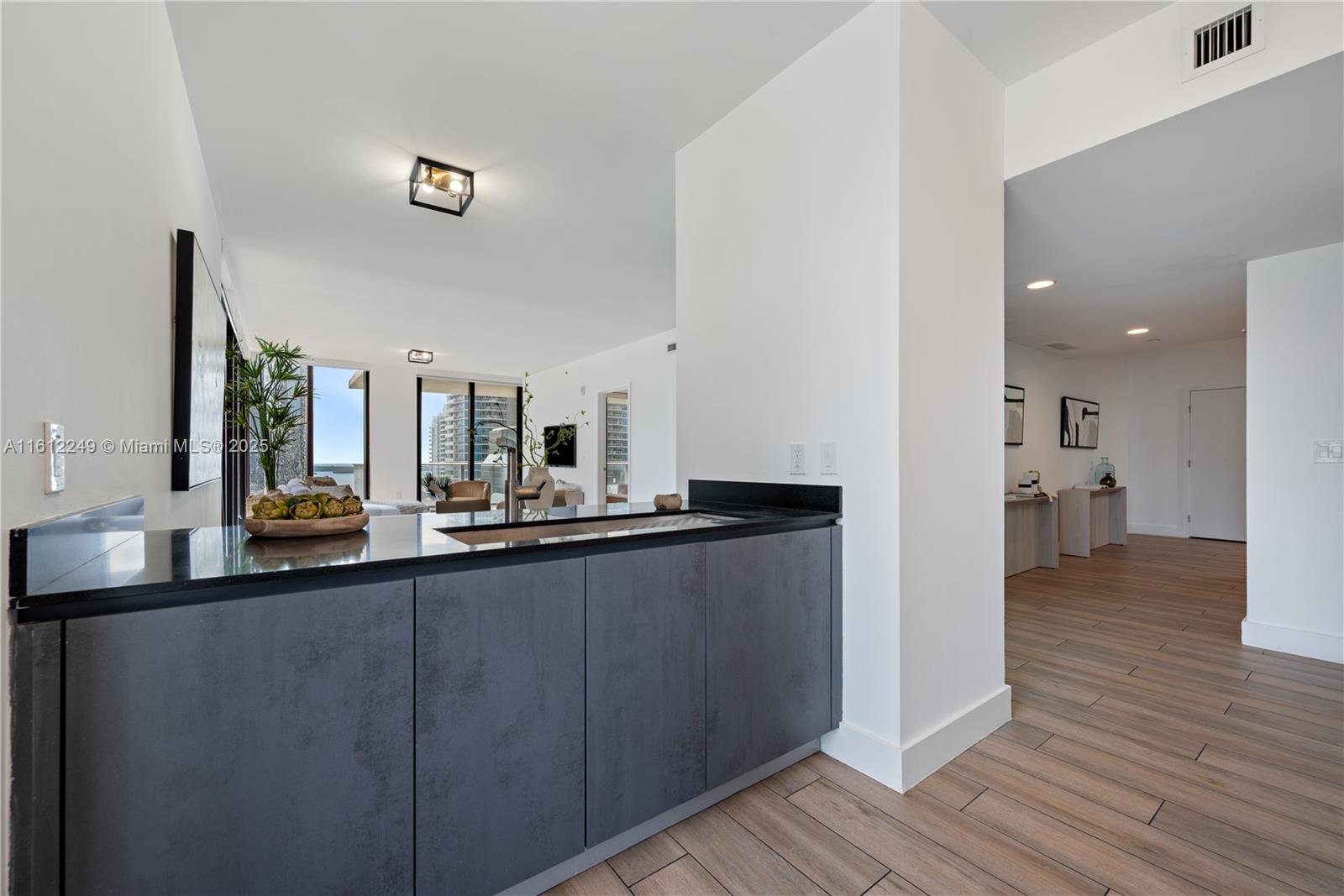1010 Brickell Ave # 2201