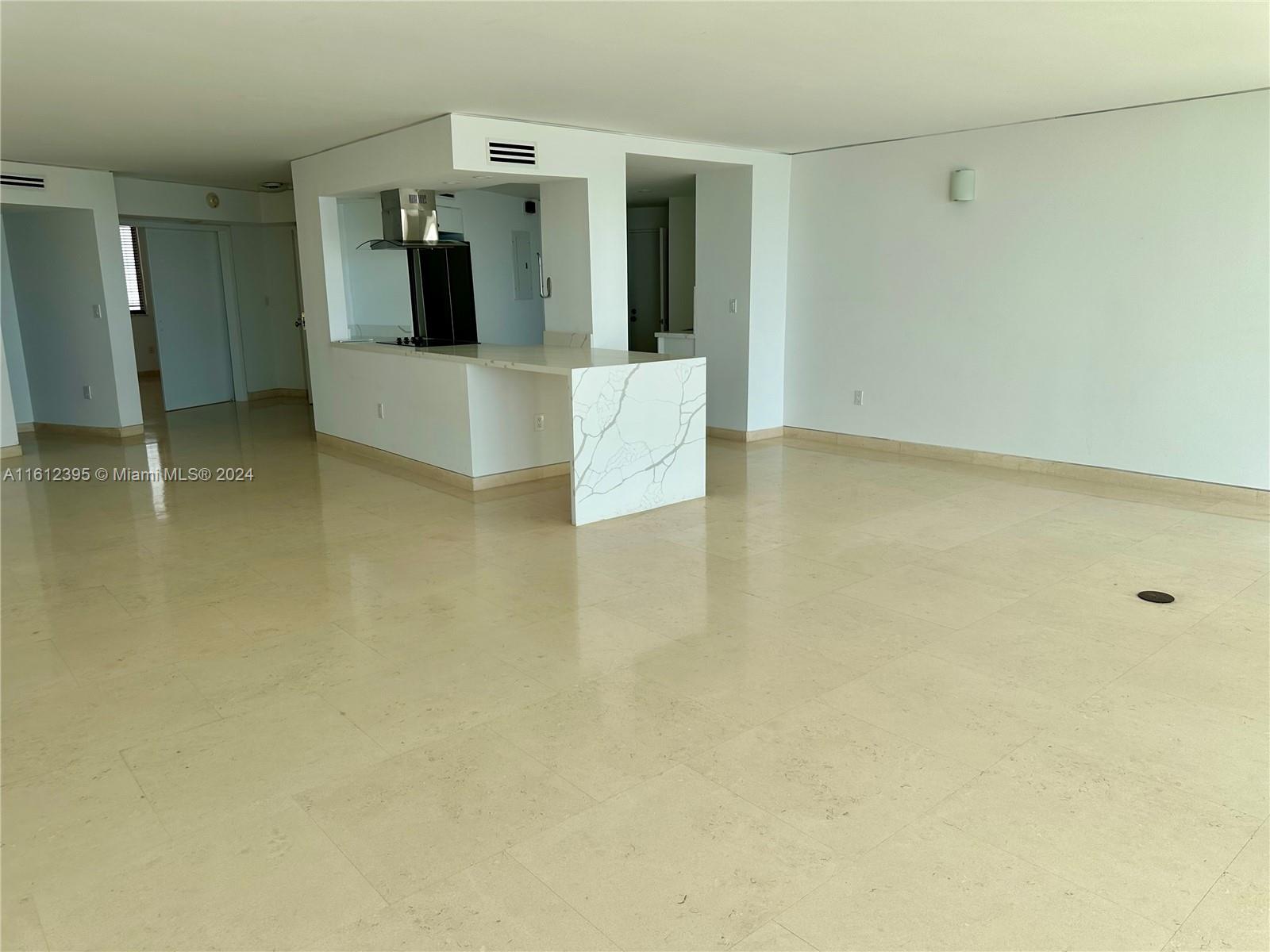 600 Grapetree Dr Unit: 9DN