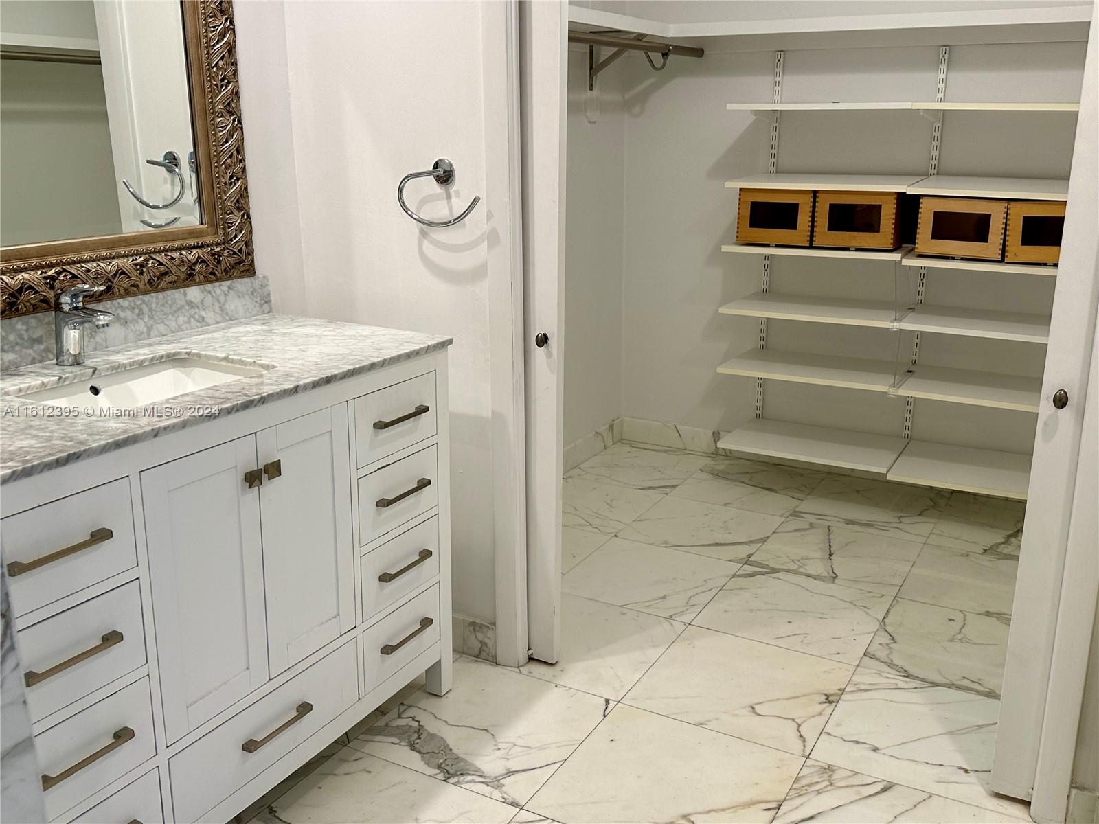 600 Grapetree Dr Unit: 9DN