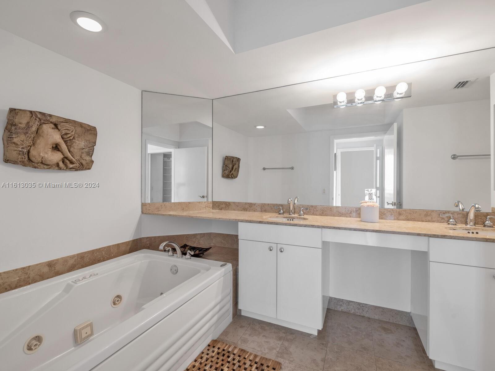 4779 Collins Ave # 2805