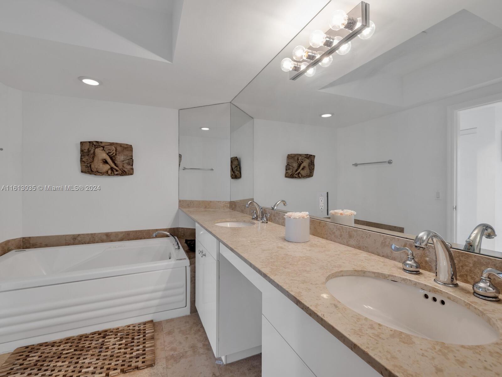 4779 Collins Ave # 2805