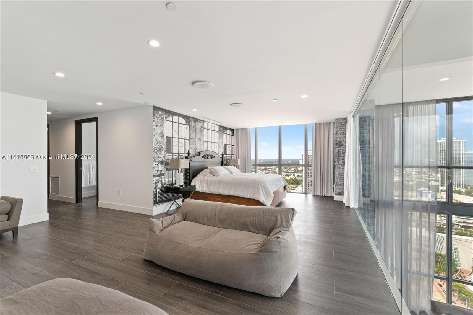 1100 Biscayne Blvd # 3507 Unit: 3506-3507