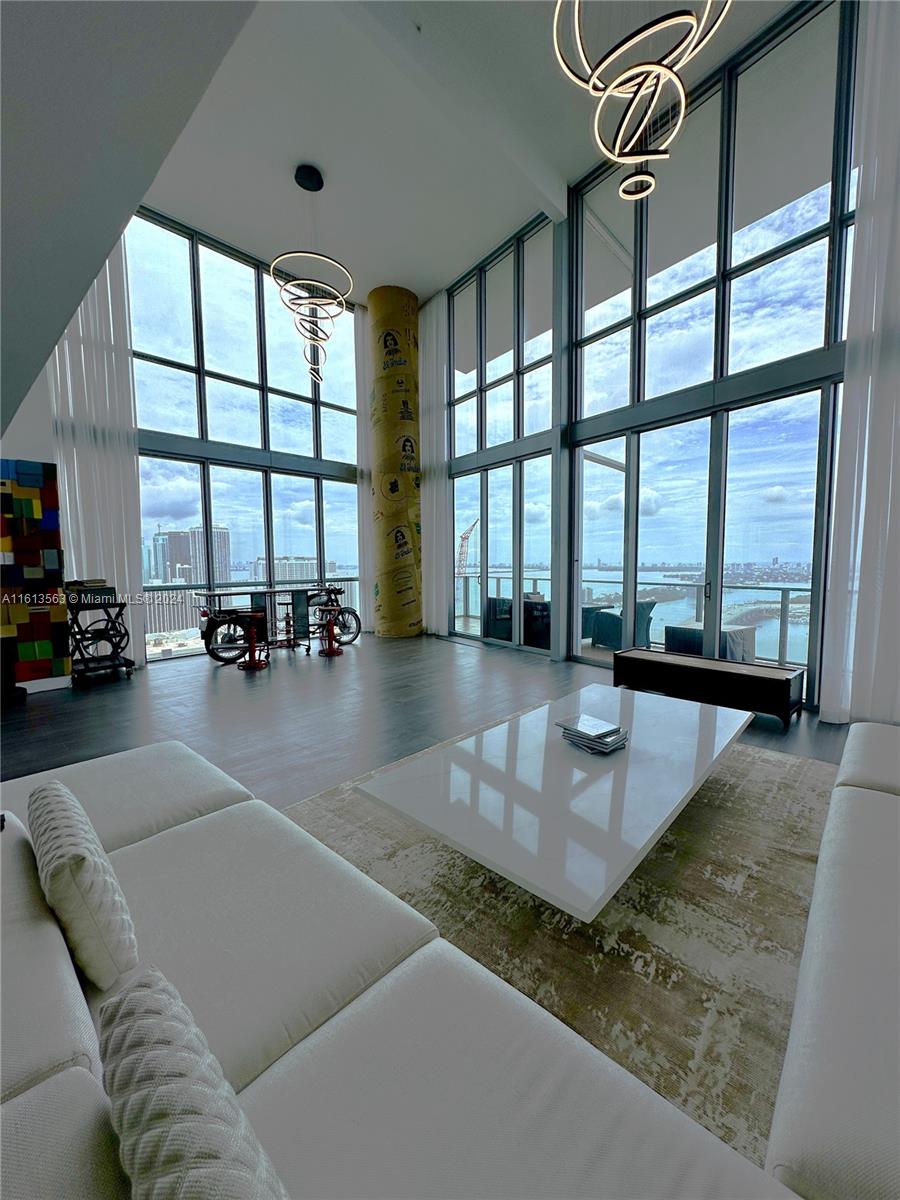 1100 Biscayne Blvd # 3507 Unit: 3506-3507