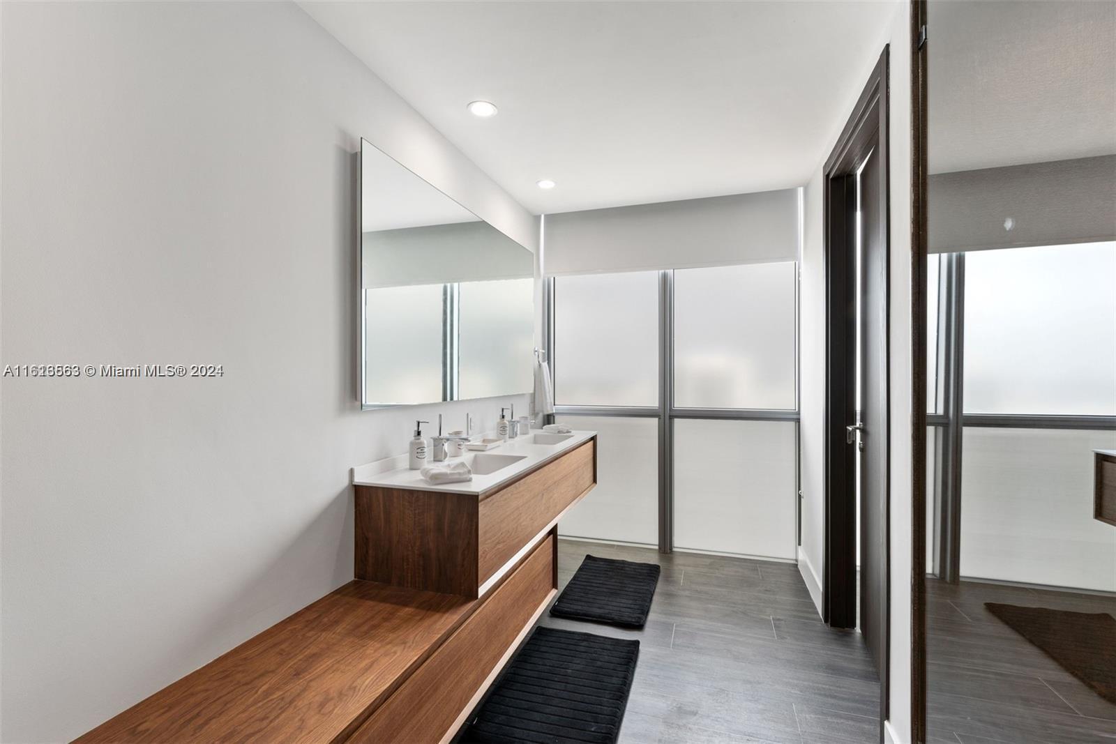 1100 Biscayne Blvd # 3507 Unit: 3506-3507