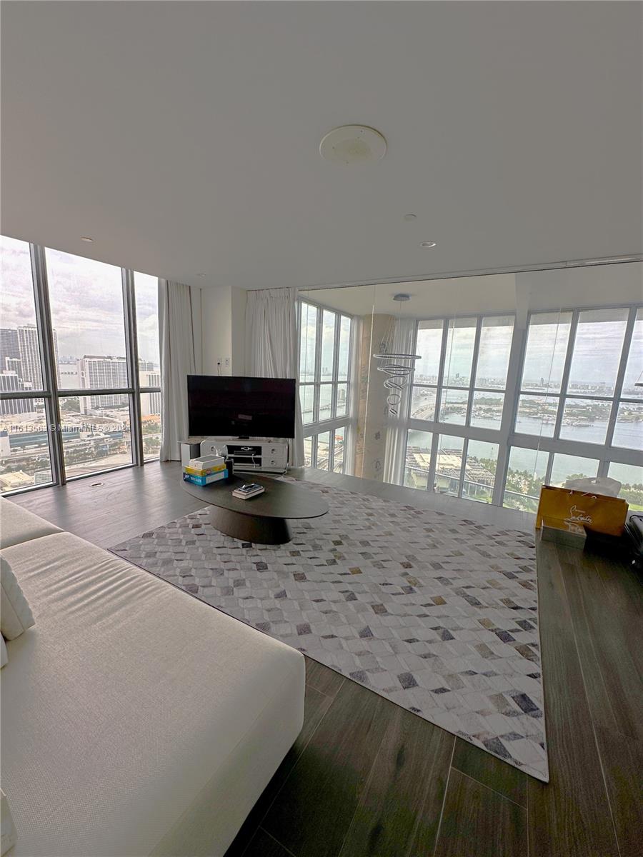1100 Biscayne Blvd # 3507 Unit: 3506-3507