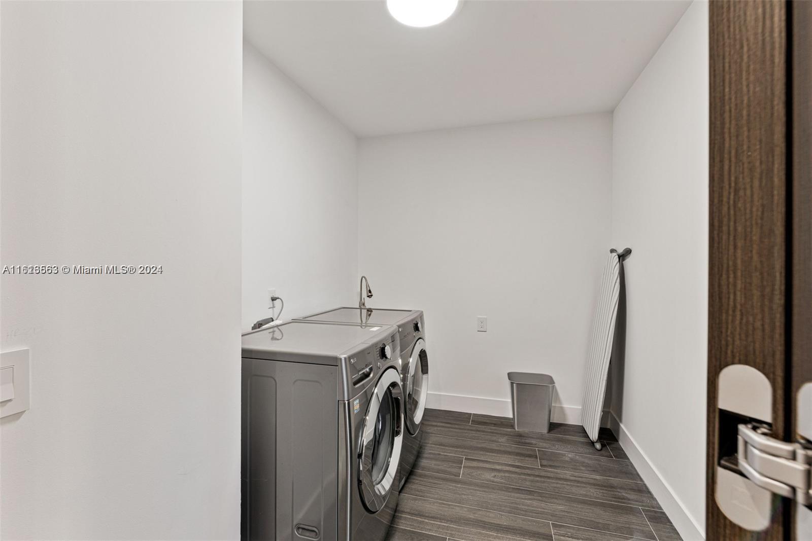 1100 Biscayne Blvd # 3507 Unit: 3506-3507