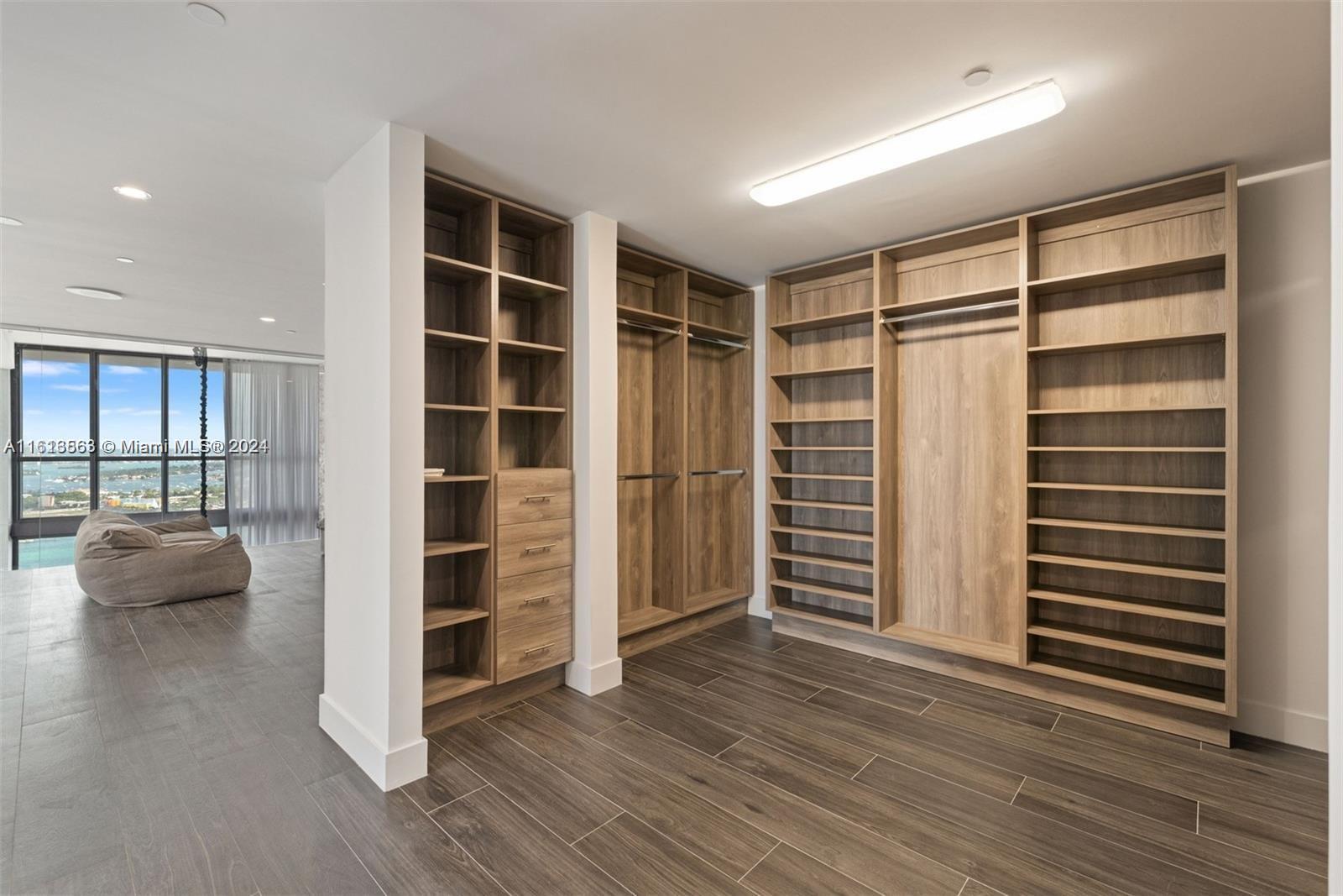1100 Biscayne Blvd # 3507 Unit: 3506-3507