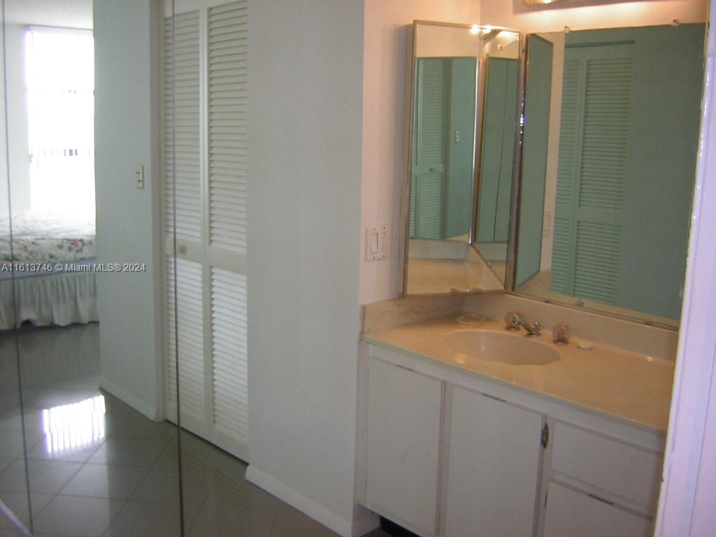 2501 Brickell Ave # 808