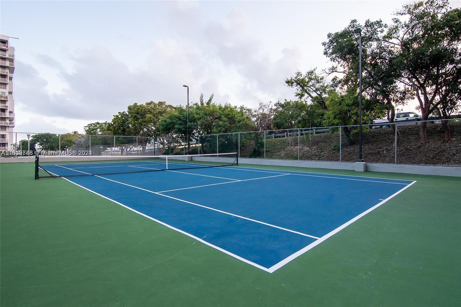 2501 Brickell Ave # 808