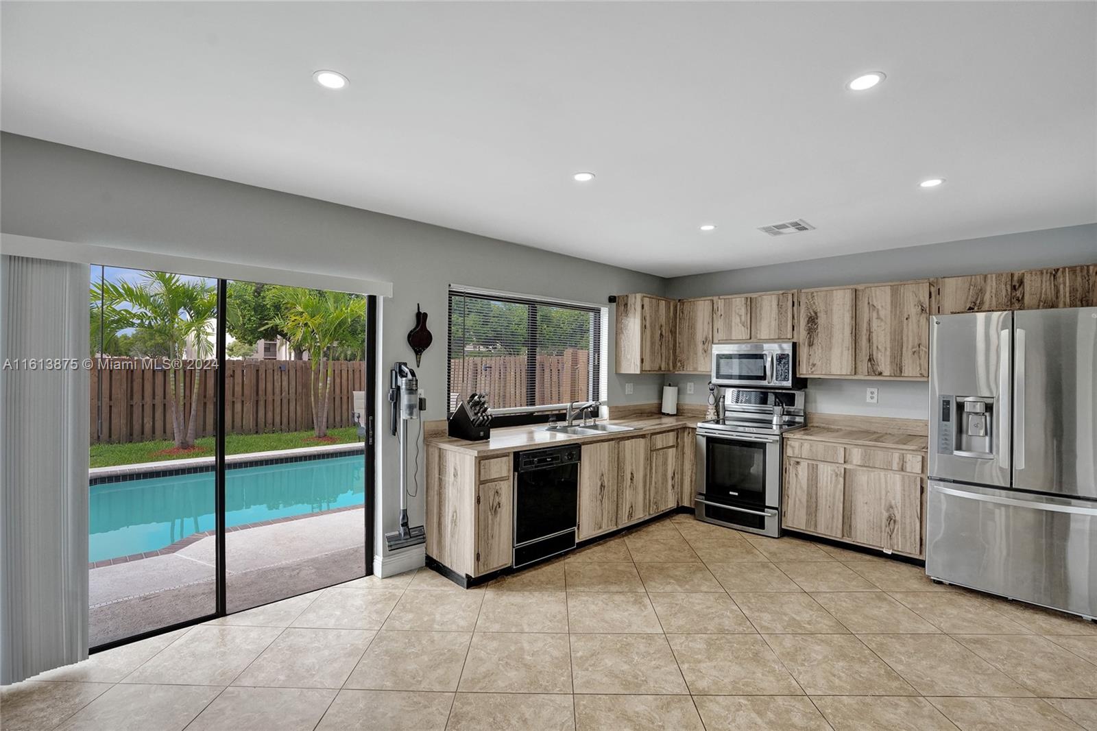 10240 NW 31st Ct
