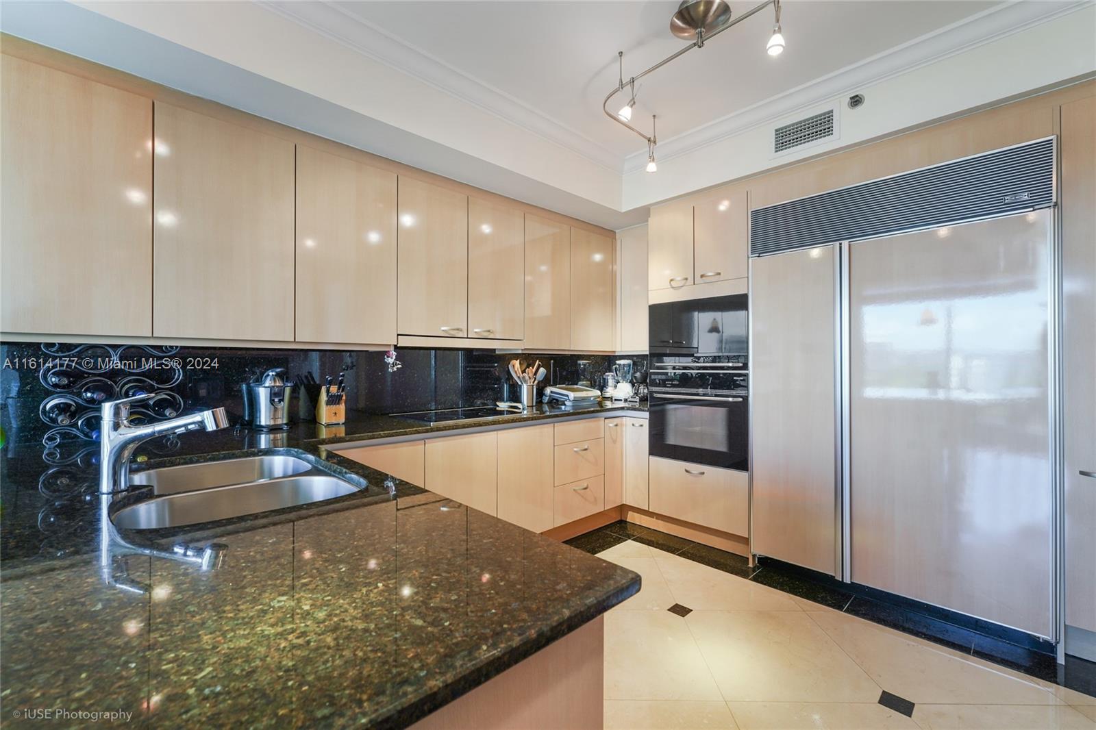 791 Crandon Blvd # 704