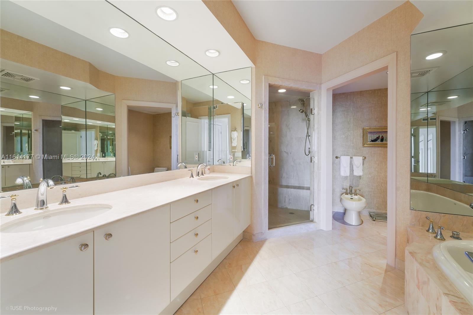 791 Crandon Blvd # 704