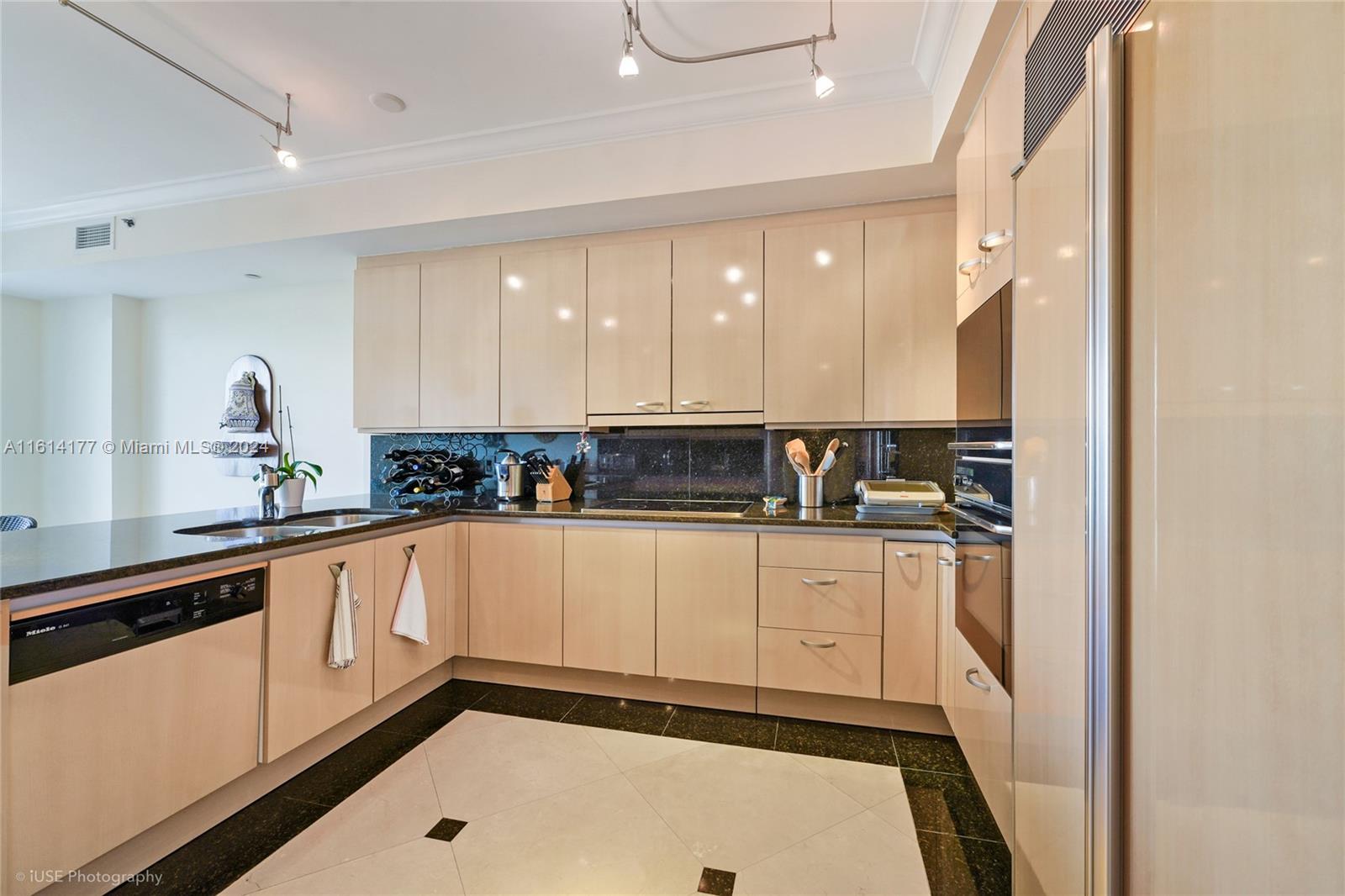 791 Crandon Blvd # 704