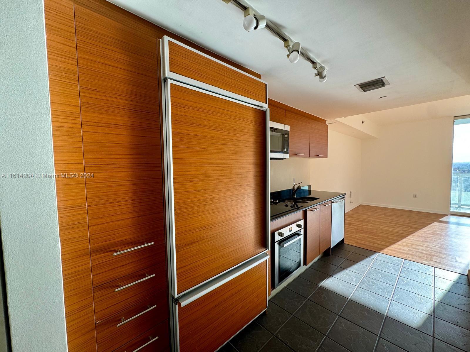 50 BISCAYNE BLVD # 1703