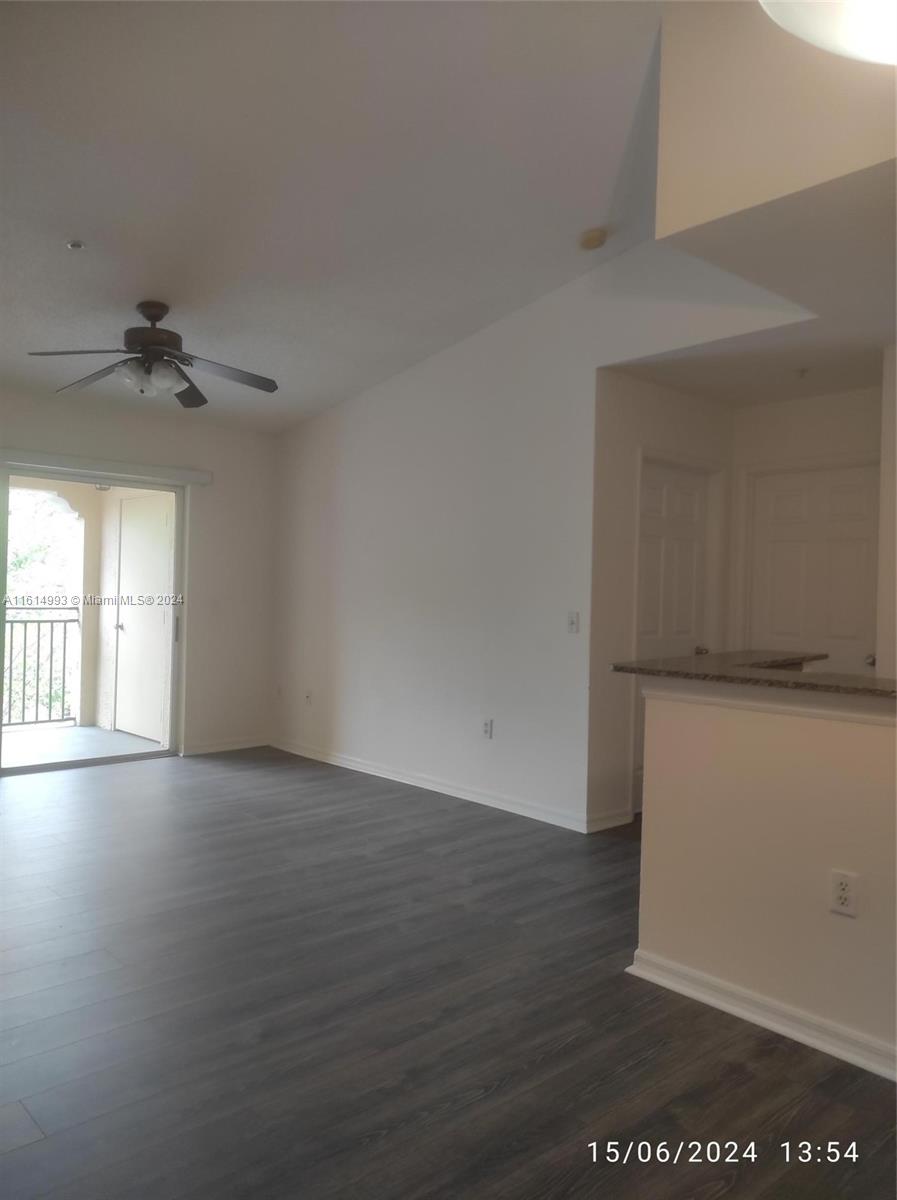 2433 Centergate Dr # 305