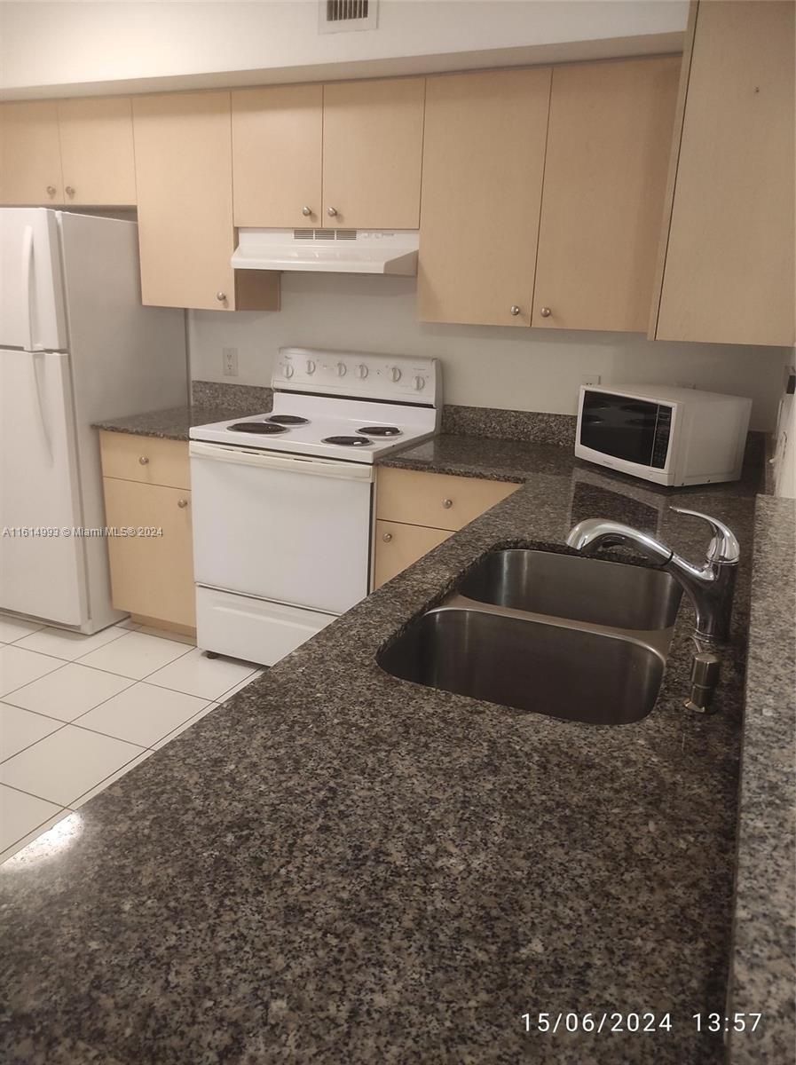 2433 Centergate Dr # 305