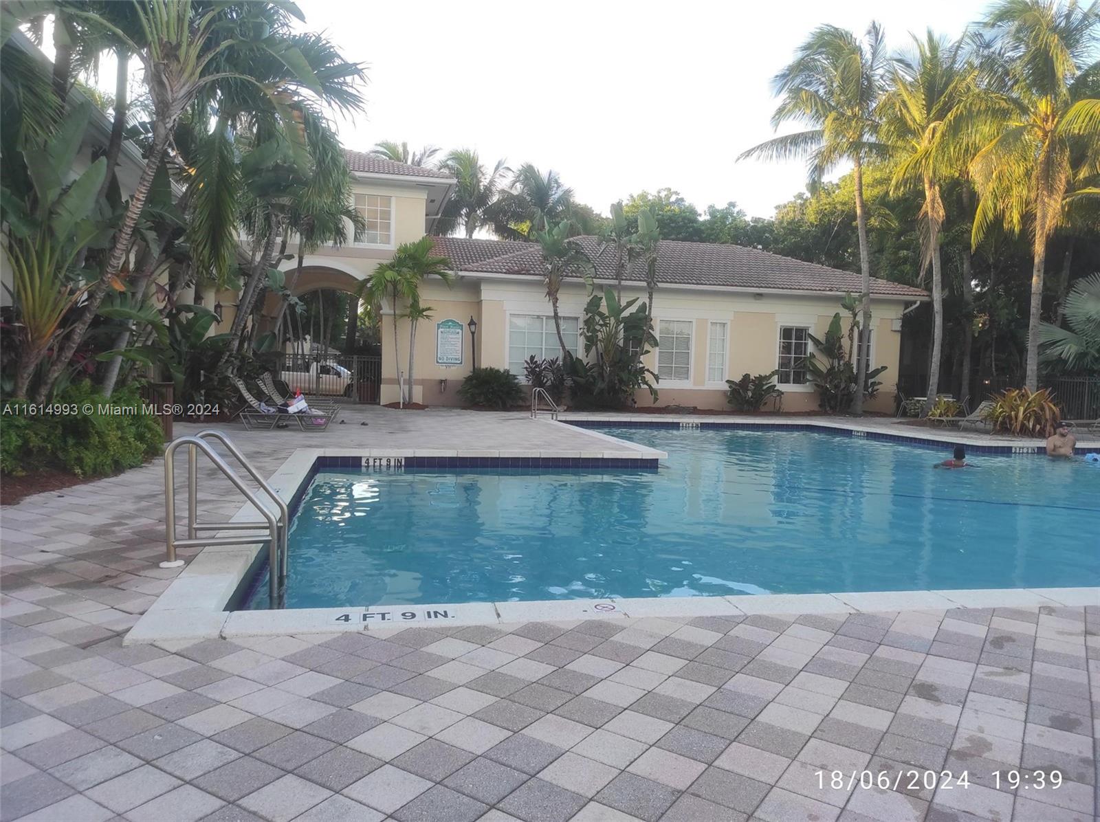 2433 Centergate Dr # 305