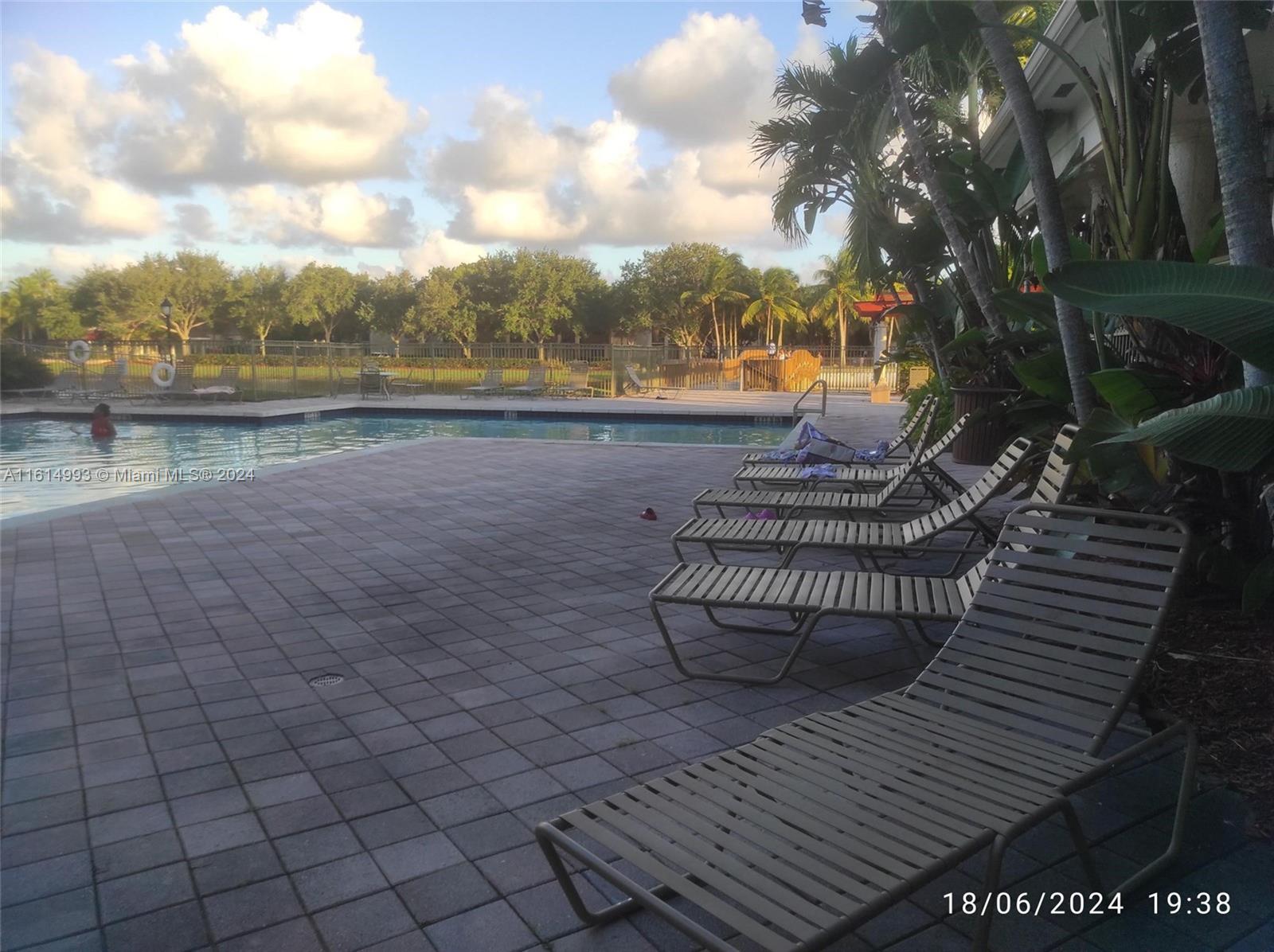 2433 Centergate Dr # 305