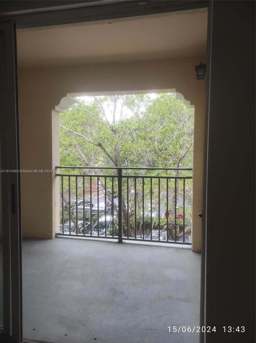 2433 Centergate Dr # 305