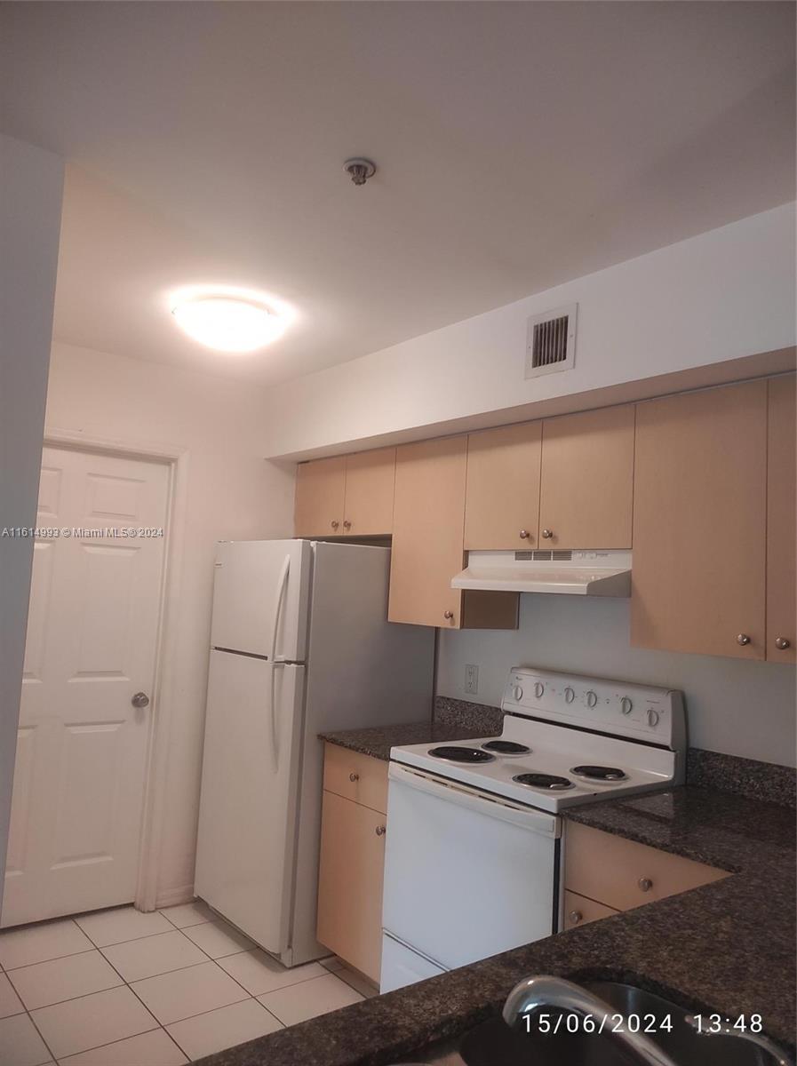 2433 Centergate Dr # 305