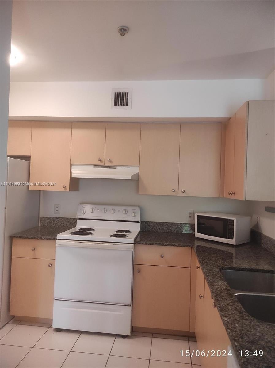 2433 Centergate Dr # 305